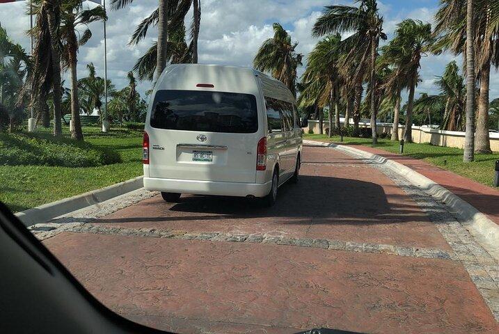 Cancun Int.Airport to Marriott Cancun 4-10 passengers ROUNDTRIP