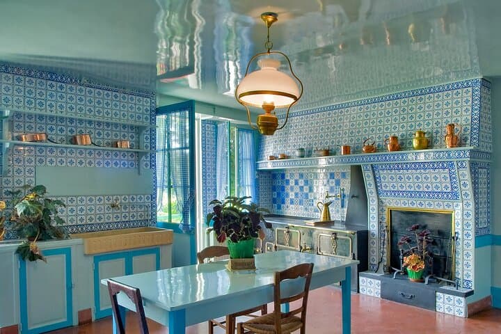 From Paris: discovery of Monet's house and its gardens in Giverny