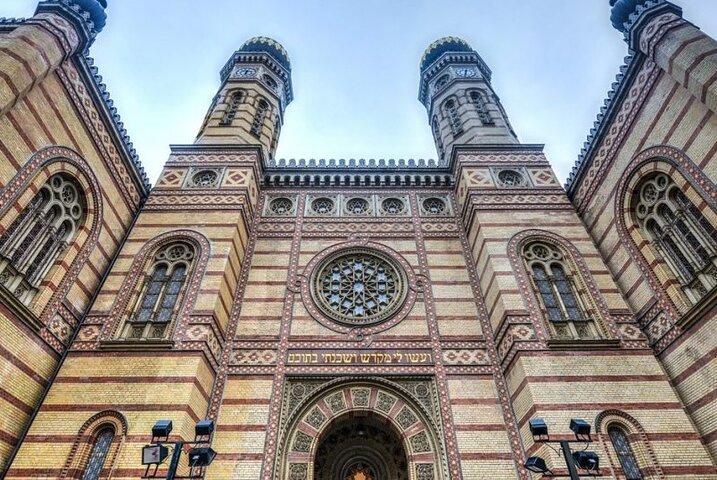 Budapest City Walk in Jewish Quarter