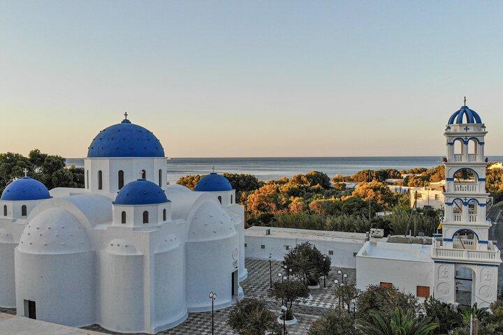 Santorini Day Tour: Akrotiri, Villages, Wine and Sunset in Oia