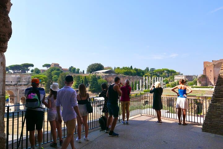 Exclusive Tour Colosseum Arena with Archaeologist & Roman Forum