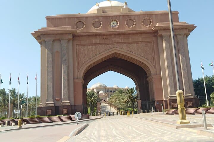 Abu Dhabi : Private Tour with professional Driver from Dubai