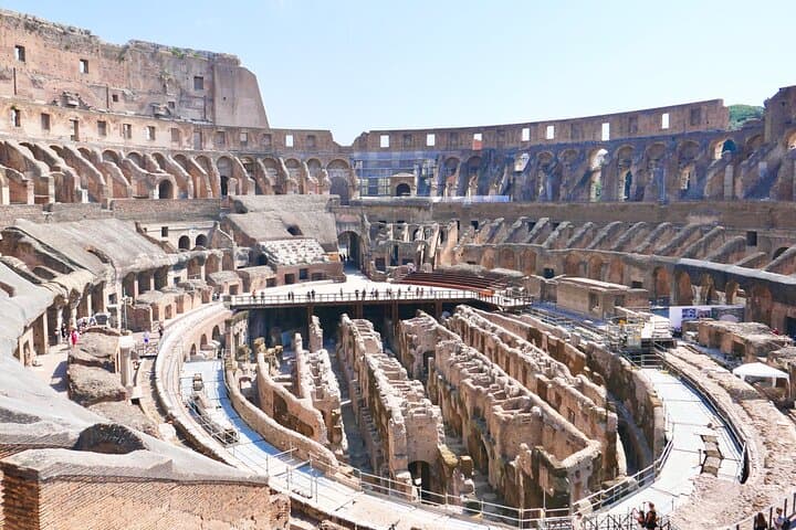 Exclusive Tour Colosseum Arena with Archaeologist & Roman Forum