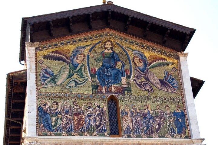 Private walking tour of Lucca city centre and the walls
