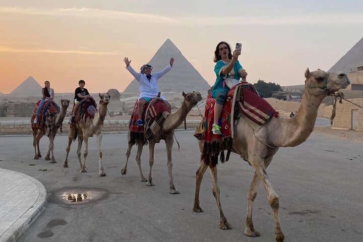 Giza Pyramids, Sphinx, Saqqara, and Memphis Private Day Tour