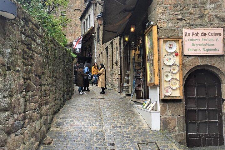 Day Trip to Mont Saint Michel Small Group(2-6) with Hotel Pick Up