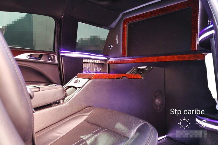Lincoln Stretch Limousine with Wi Fi on board