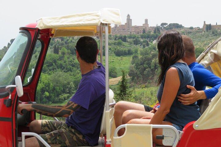 From Florence:Tuscany Tuk Tuk with Lunch, Wine & San Gimignano
