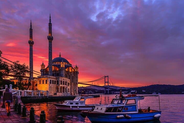 Istanbul Dinner Cruise with Dinner & Entertaintment Private Tables