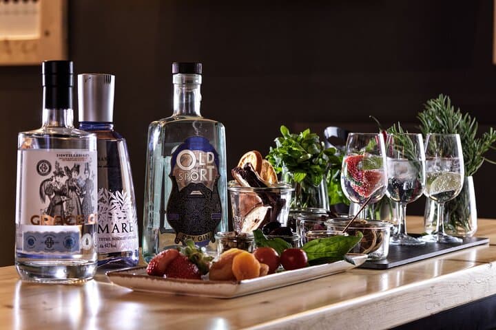 Guided Gin tasting experience in Athens with Snacks