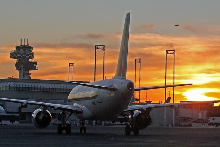 Luxury private Transfer from Milan center to Malpensa Airport