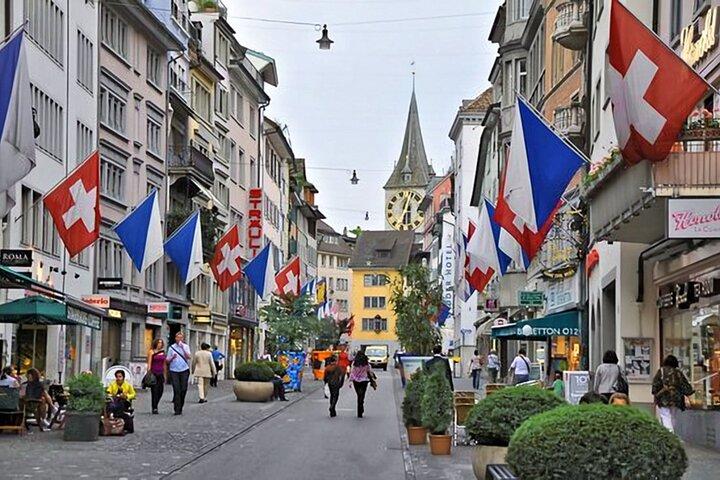Zurich Walking Tour Including a Lake Cruise