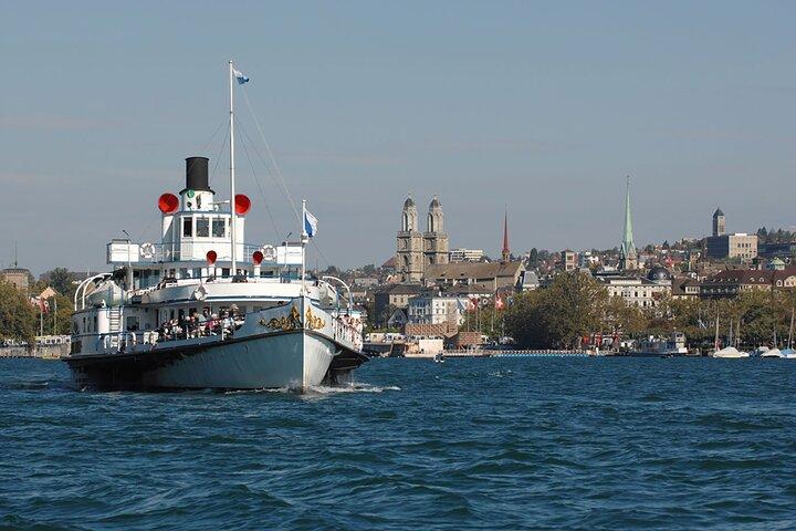 Zurich Walking Tour Including a Lake Cruise