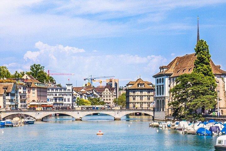 Zurich Walking Tour Including a Lake Cruise