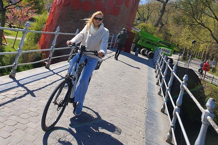 Bruges: bike ride, chocolate tasting, windmills, hidden corners!