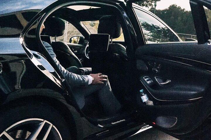 Airport Transfer: Paris Airport CDG to Paris City by Business Car