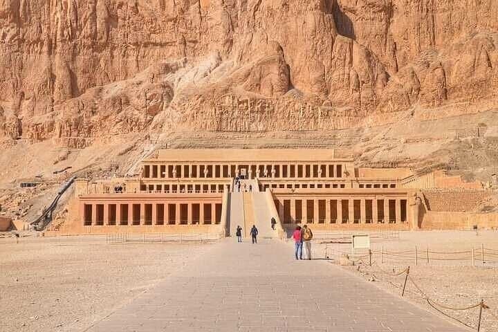 Private Day from Cairo to Luxor by plane with hotel,balloon,west,east and lunch