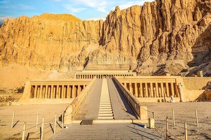 Private Day from Cairo to Luxor by plane with hotel,balloon,west,east and lunch