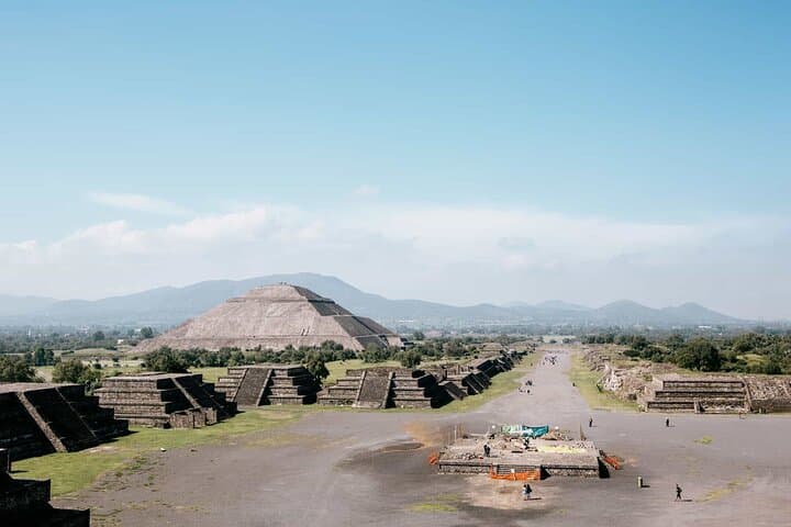 3X1 Teotihuacan, Basilica of Guadalupe, Tlatelolco and Tequila Tour
