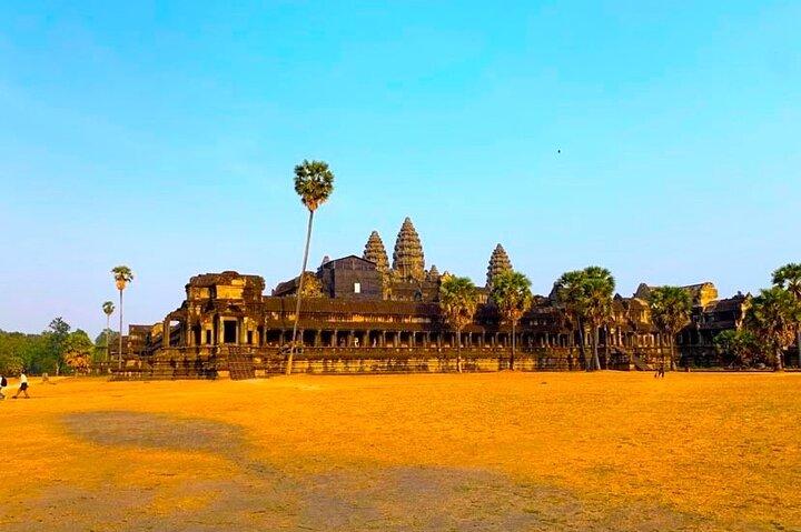 Angkor Private Car Tour: Angkor Wat, Bayon & Ta Prohm (Half Day)