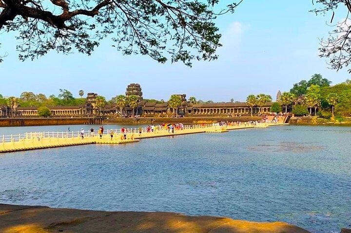 Angkor Private Car Tour: Angkor Wat, Bayon & Ta Prohm (Half Day)