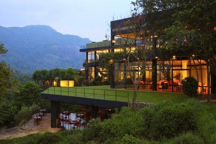 Private Taxi from Sri Lanka Airport (BIA-CMB) to Sigiriya Hotels