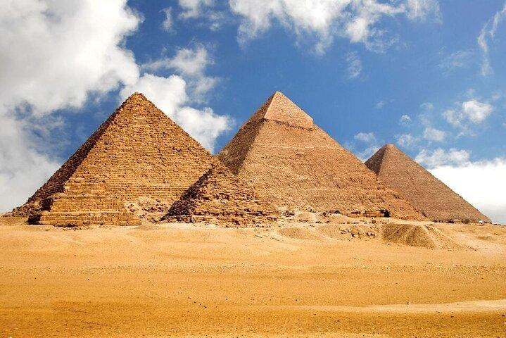 Pyramids of Giza, Sakkara & Memphis: Private Tour with Lunch