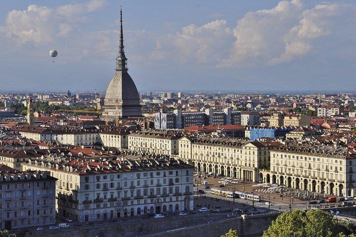 Turin: Royal Palace & city tour guided experience