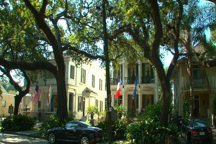 New Orleans City and Cemetery Bus Tour