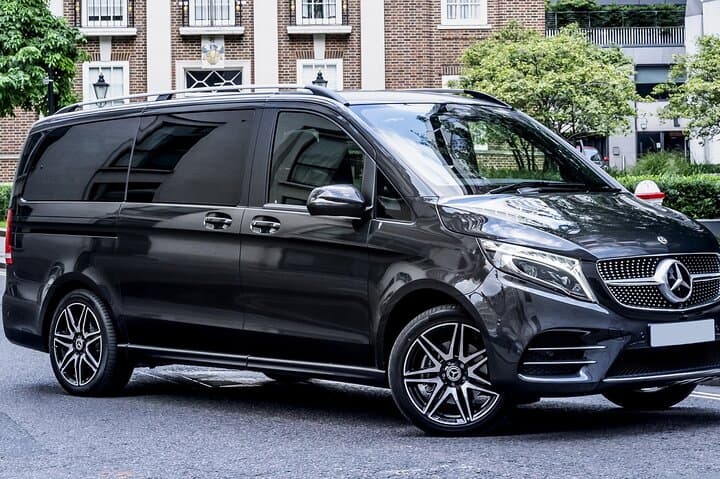 Private Transfer: Paris City to Paris Airport CDG by Luxury Van