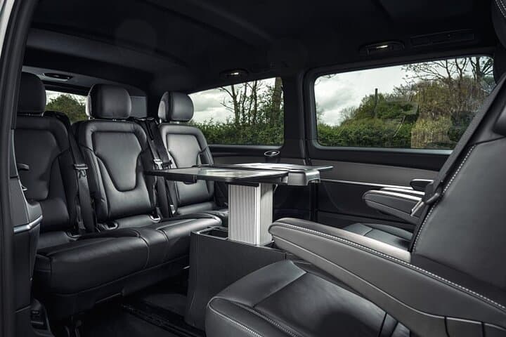 Private Transfer: Hong Kong to Airport HKG by Luxury Van