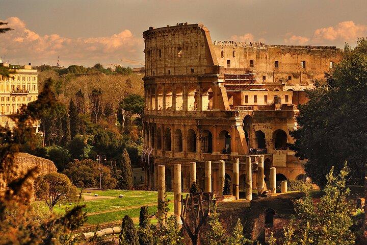 Colosseum Gladiator's Arena and Roman Forum Guided Tour