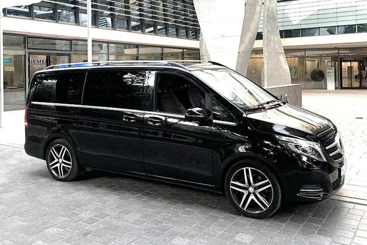 Private Transfer: Hong Kong to Airport HKG by Luxury Van