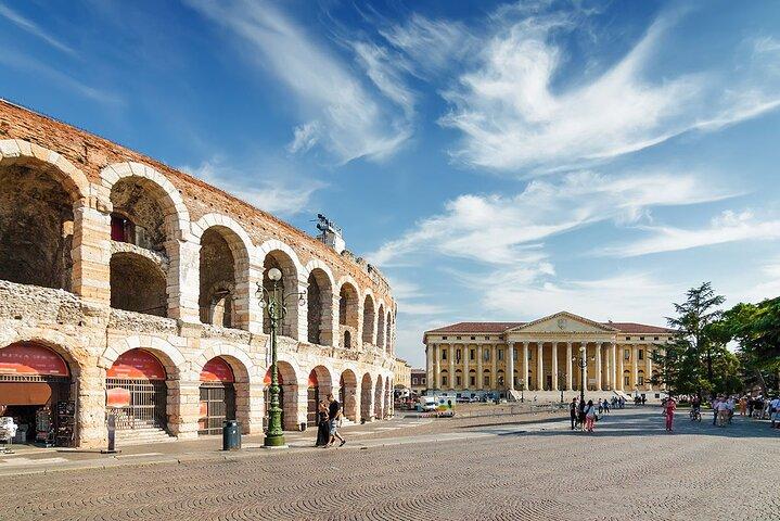 Tour to the Arena di Verona at the Gladiator's Time