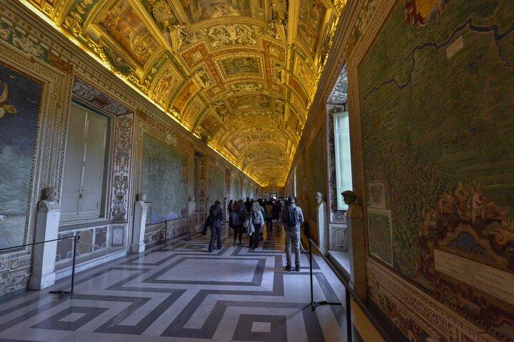 Kid-Friendly Skip the line Tour: Sistine Chapel and Vatican