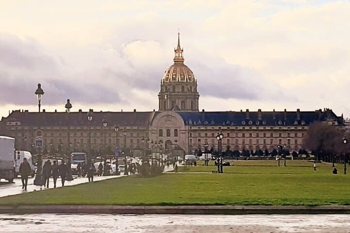 Drawing workshop/creative notebook during a walk from the Invalides to the Petit Palais