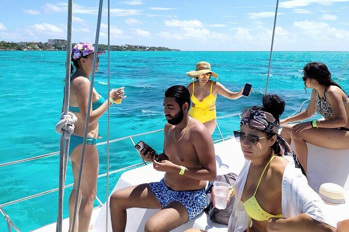 Isla Mujeres Catamaran Tour with Snorkeling at MUSA, Buffet Lunch & Open Bar