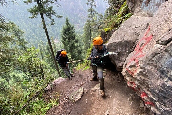Private Hiking to Puerta del Cielo in Los Dinamos Park