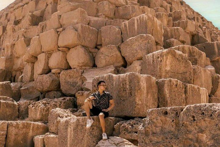 Half Day Tour to Giza pyramids by horse carriage