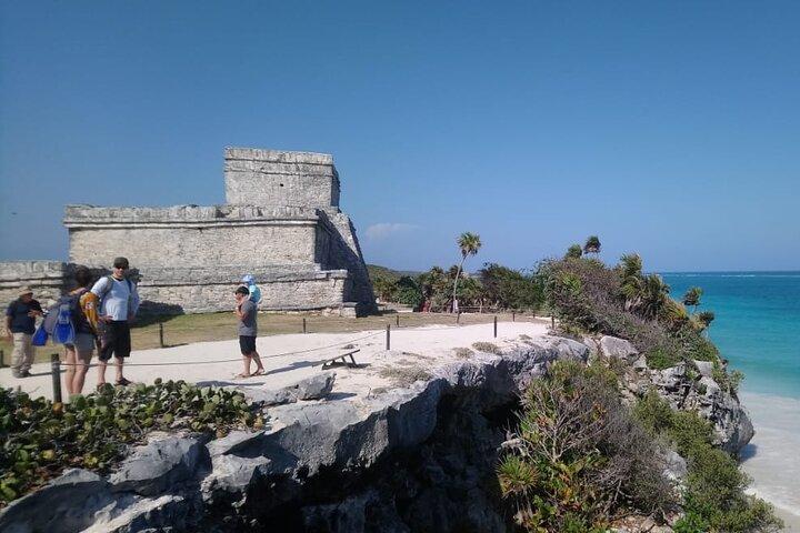 Swim with turtles + snorkelling + archaeological zone of Tulúm + cenote