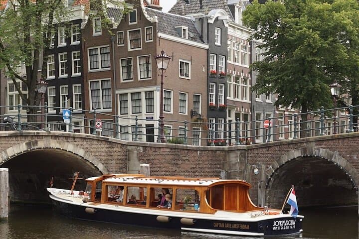 Morning Canal Cruise Amsterdam in Small-Group