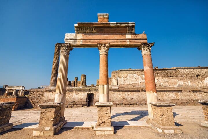 Guided Tour of Pompeii with Optional Tasting Experience onsite