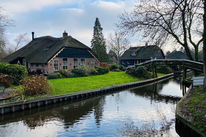 Zaanse Schans and Giethoorn Small-Group Tour with Hotel Pick-Up