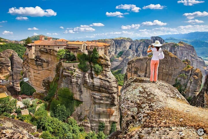 Athens to Meteora monasteries & 130,000bc cave hidden gem, prive