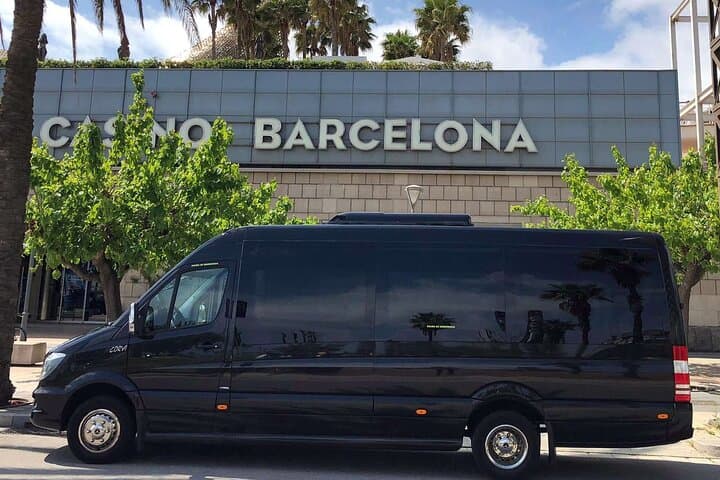 Barcelona City Private Tour 4 hours (DE 2 to 16 passengers)
