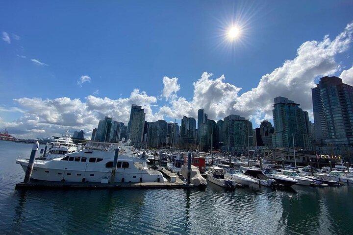 Private Guided Grand City Tour in Vancouver with your luggage