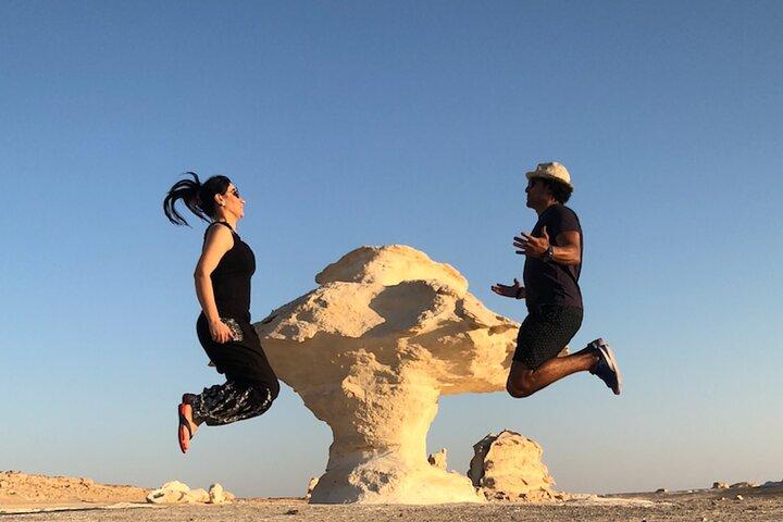 Private Tour in Bahariya Oasis and Black and White Desert