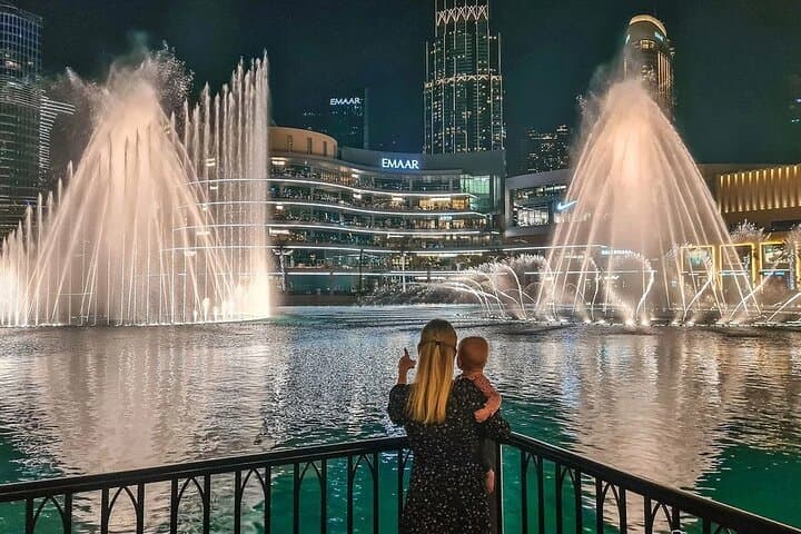 Private Tour: Dubai Frame, Burj Khalifa Entry and Dubai Fountain