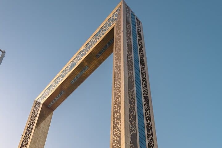 Private Tour: Dubai Frame, Burj Khalifa Entry and Dubai Fountain