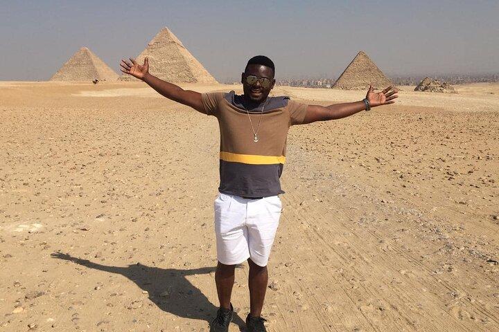 private Taxi from the airport to Giza pyramids and Sphinx